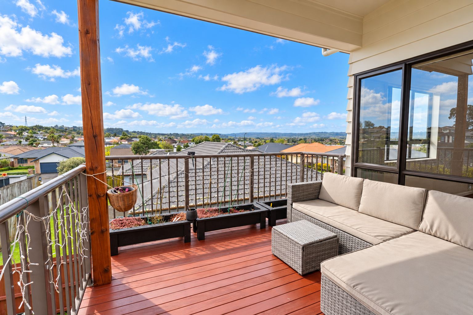 Elevated outdoor area — 19 Nanleen Rise, The Gardens, Manukau